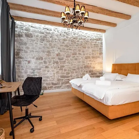 Luxury Lav Guest house *