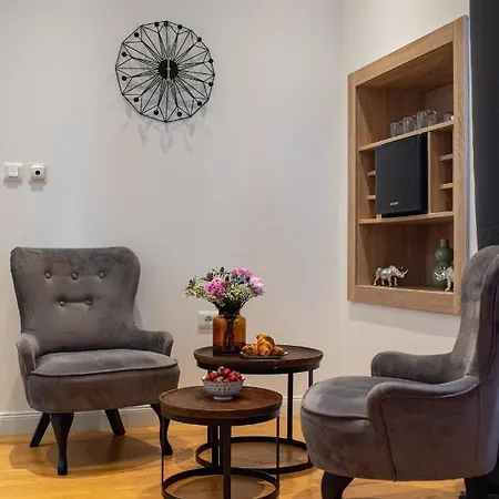 Luxury Lav Konukevi 3*