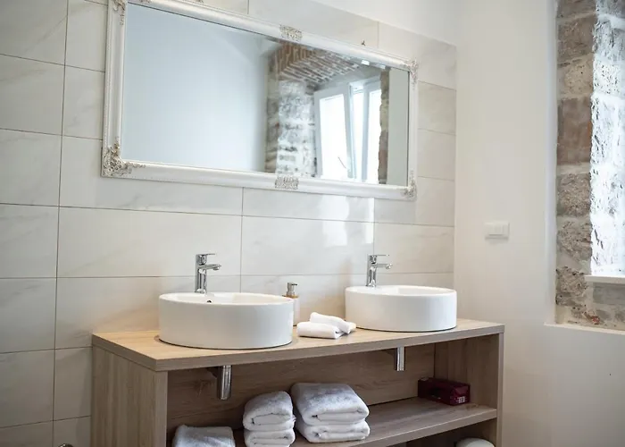 Gostinjska kuća Luxury Lav 3*