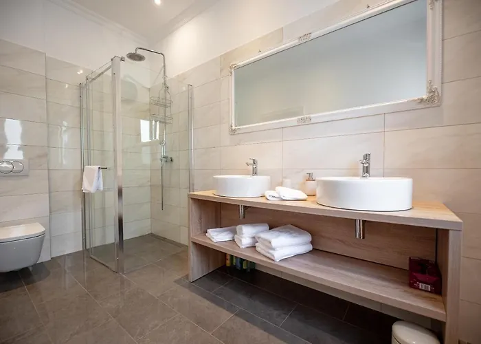 Luxury Lav 3*