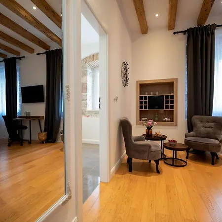 Luxury Lav זאדאר